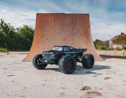 1/5 Outcast 4WD, EXtreme Bash Roller Stunt Truck (Requires battery & charger): Black