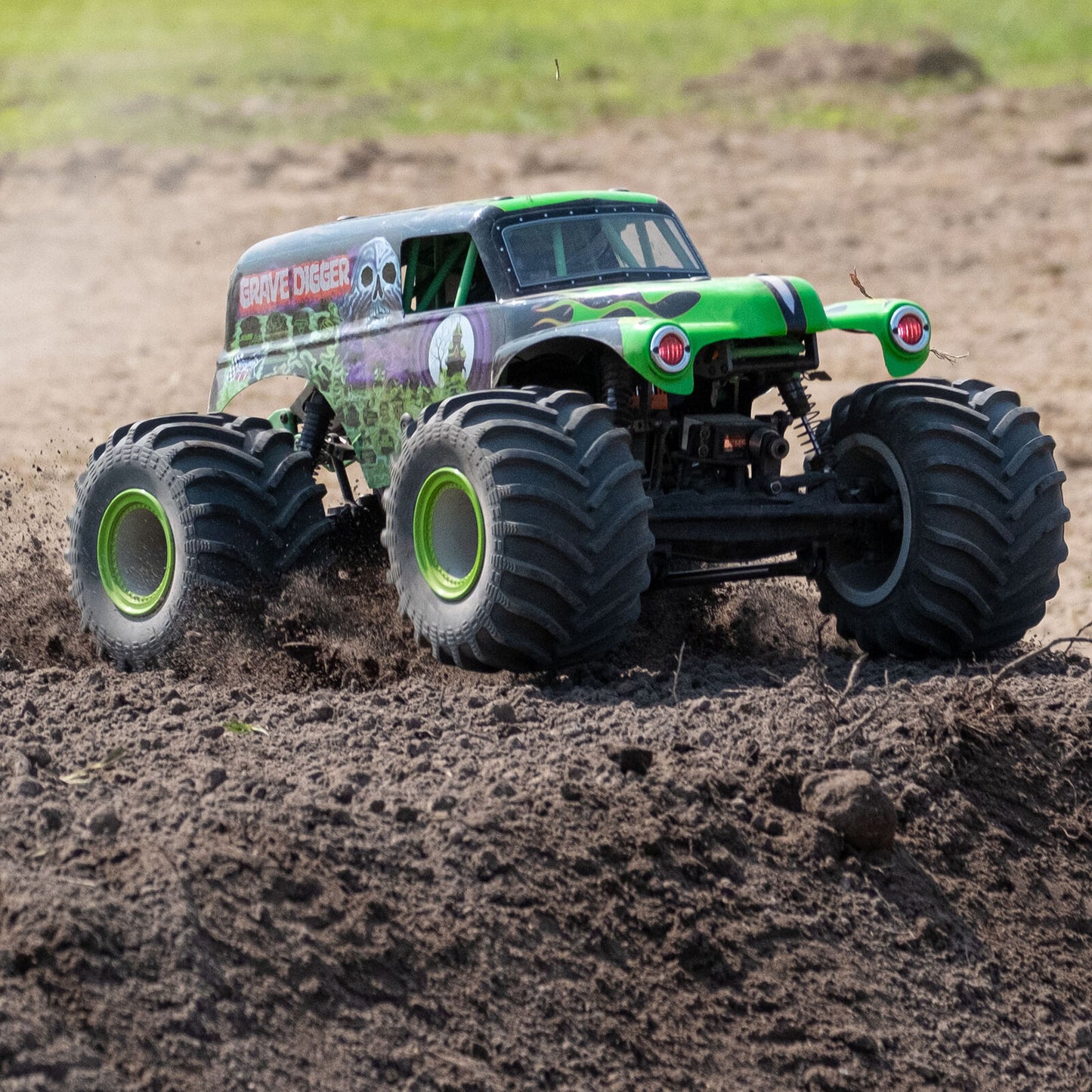 1/10 LMT 4WD Solid Axle Monster Truck RTR, Grave Digger